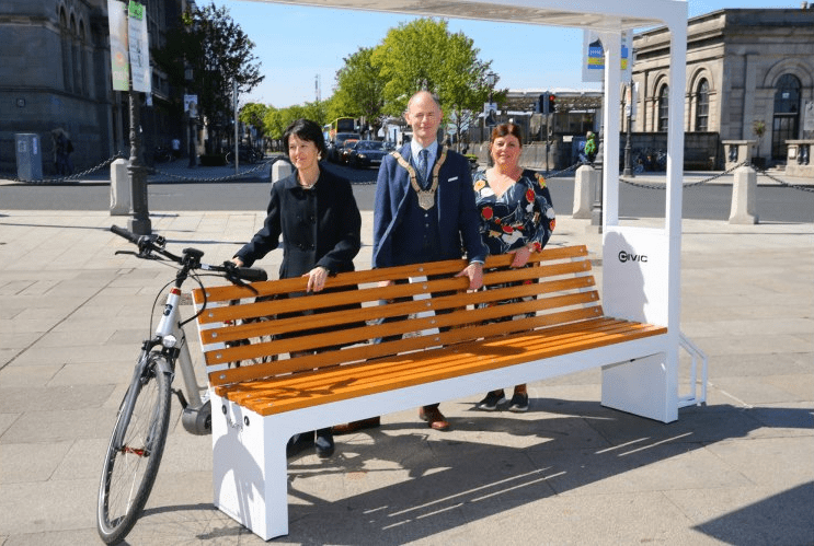 Monna Bench – All What You Need at a bicycle tour